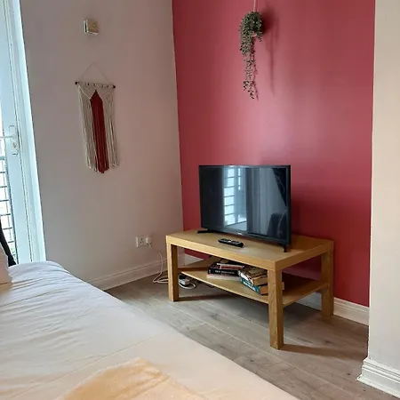 Compact 1 Bedroom Sofa Bed Next To Guinness