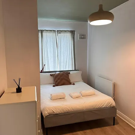Compact 1 Bedroom Sofa Bed Next To Guinness דירה *