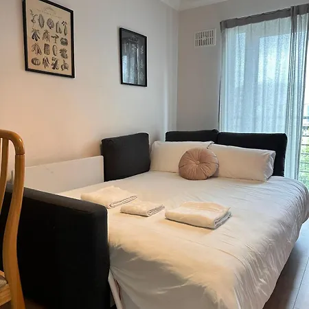 Compact 1 Bedroom Sofa Bed Next To Guinness דבלין